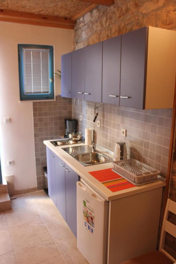 Lira - Studio Apartment Trogir Exteriör bild