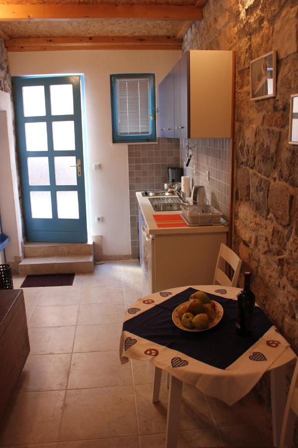 Lira - Studio Apartment Trogir Exteriör bild